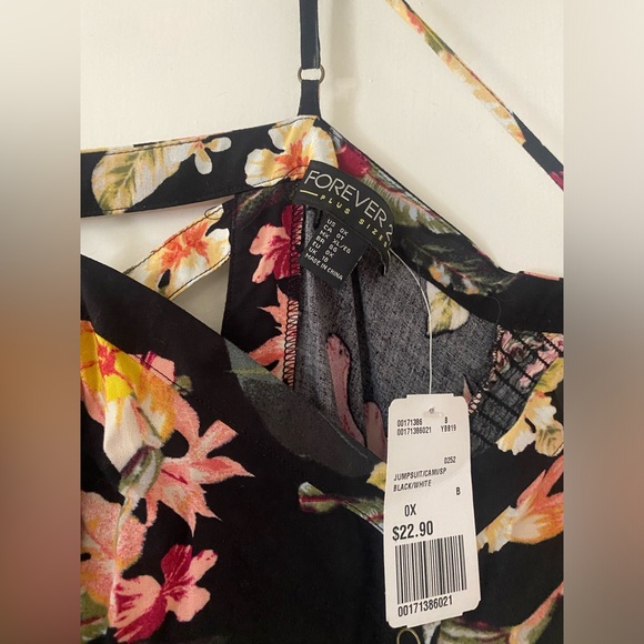 Forever 21 Floral Romper w Open Crisscross Back - 0X - Picture 7 of 7